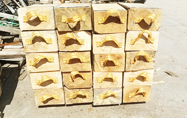 建筑木方枕木卸車圖片